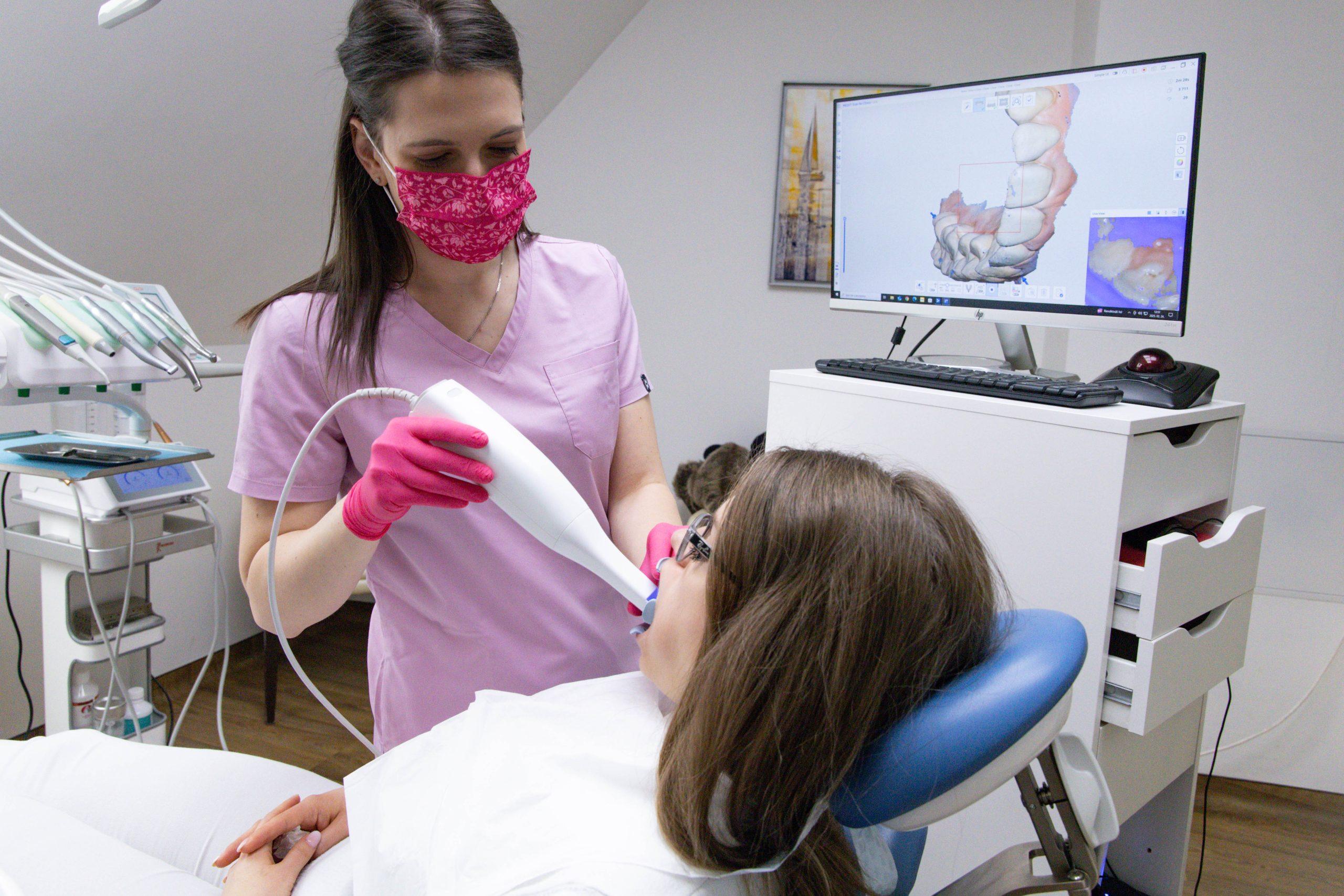 Fogászati intraorális szkennerrel történő digitális lenyomatvétel a budapesti Centrocc Dental rendelőben